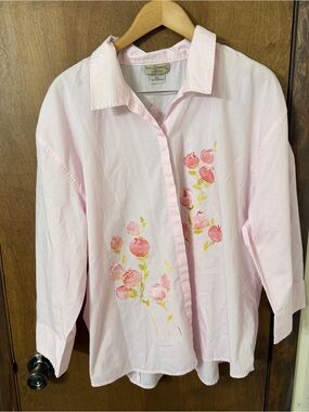 Women’s 2X Light Pink Floral Button-Down Shirt -